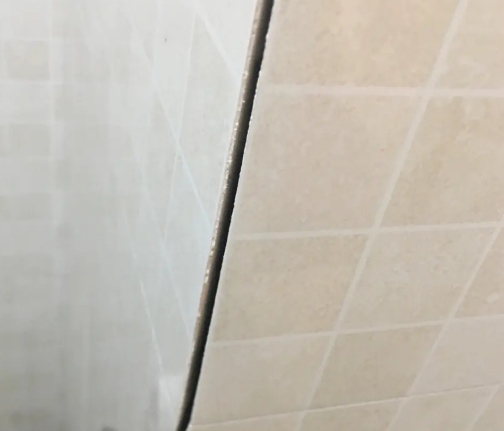 松桃瓷砖空鼓维修公司分享阳台瓷砖脱落的修复过程可以分为以下几个步骤